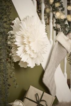 Papierstern *Stella* weiss rund