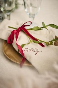 Stoffserviette Tradition *Winterbeerenzweig* leinenfarbig