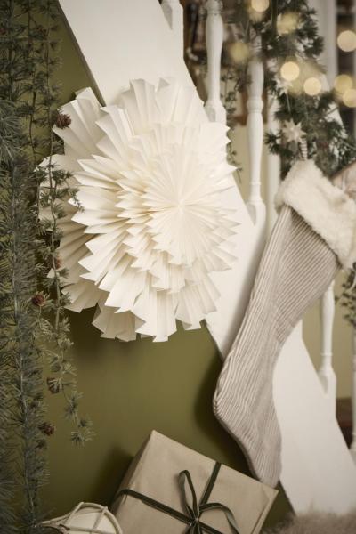 Papierstern *Stella* weiss rund
