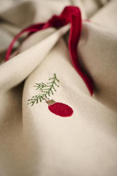 Stoffserviette Tradition *Weihnachtskugel-Tannenzweig* leinenfarbig